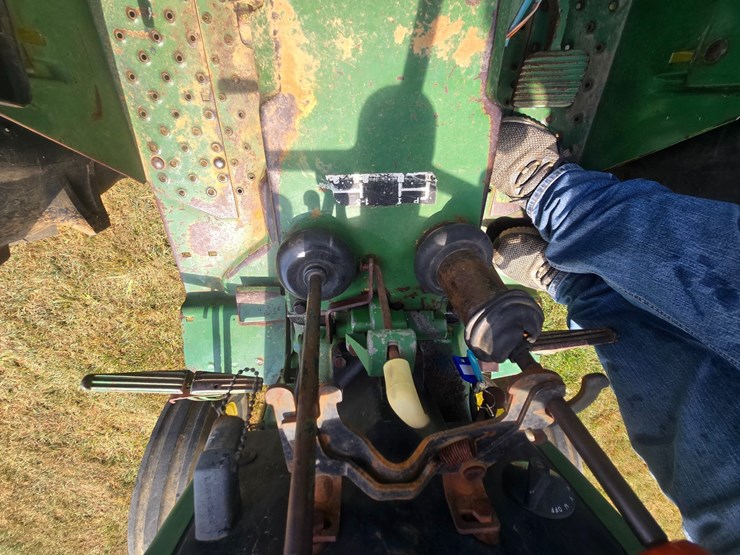 john-deere-2240-image-24