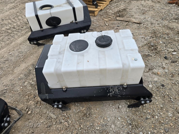 #23964-•-sprayer-tank-skid-steer-roof-mount-image-4