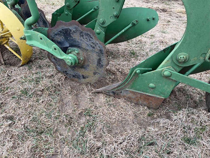 john-deere-three-point-three-bottom-plow-image-15