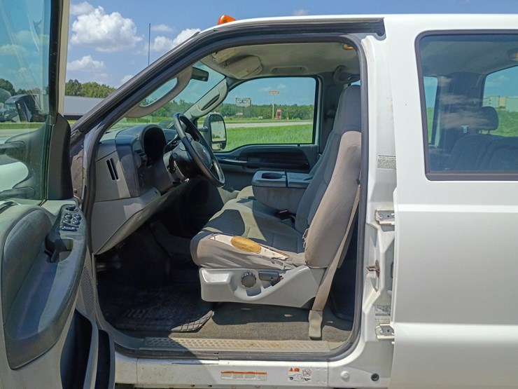2007-ford-f550-image-28