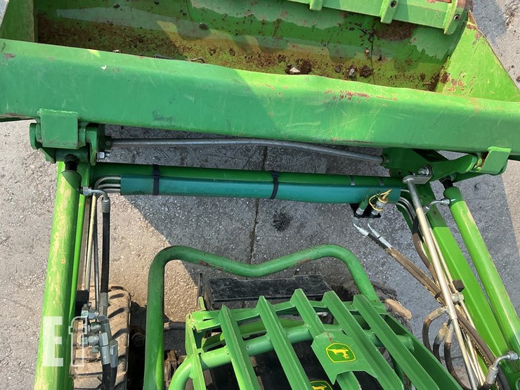 2018-john-deere-1025r-image-11