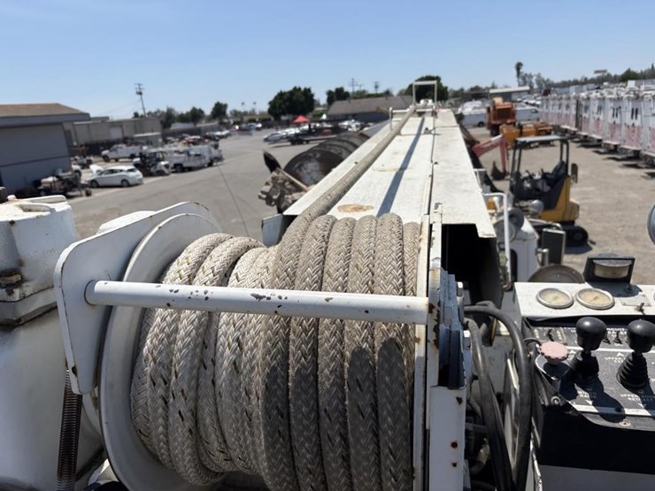 2000-freightliner-fl80-image-17