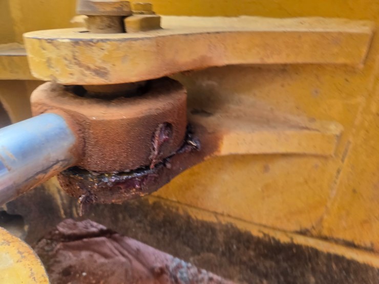 2005-caterpillar-d5n-xl-image-51