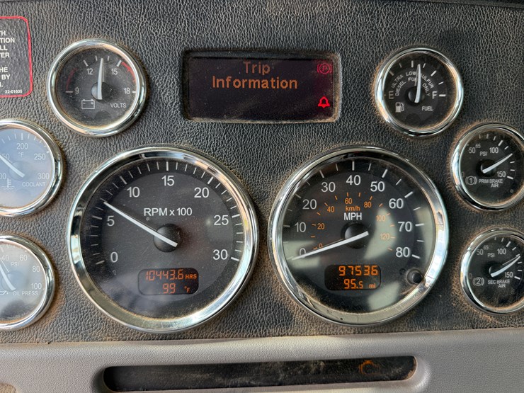 2019-peterbilt-389-image-44