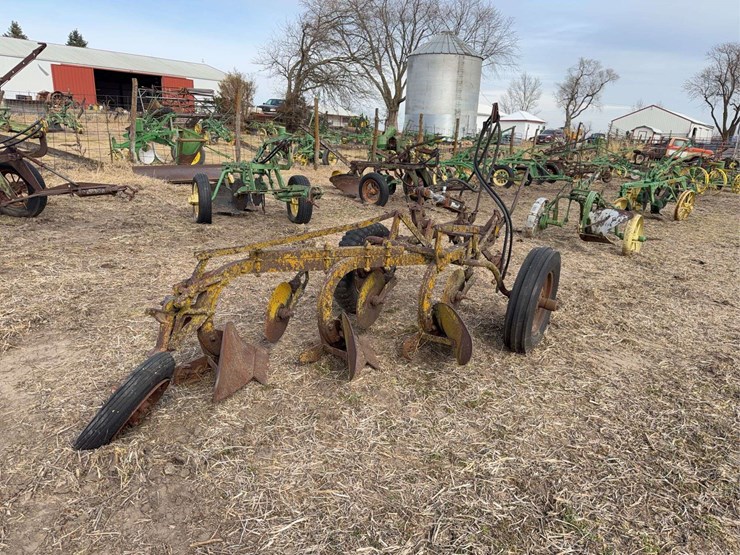 oliver-pull-type-three-bottom-plow-image-5