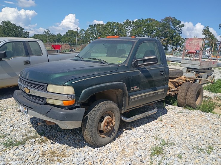 2001-chevrolet-silverado-3500-image-1