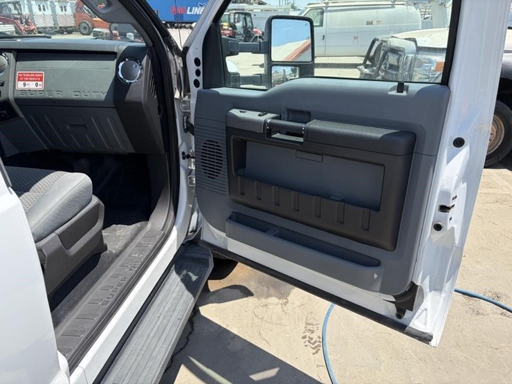 2012-ford-f550-image-10