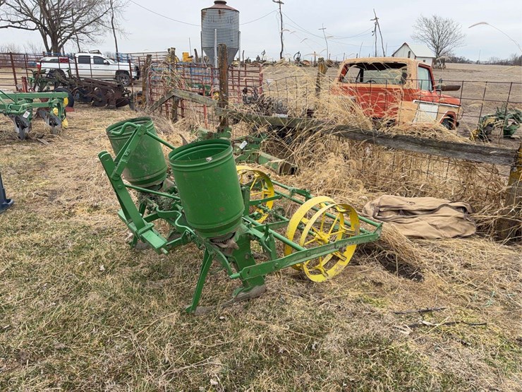 john-deere-two-row-planter-image-1