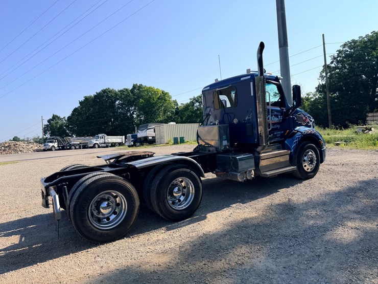 2021-peterbilt-579-image-18