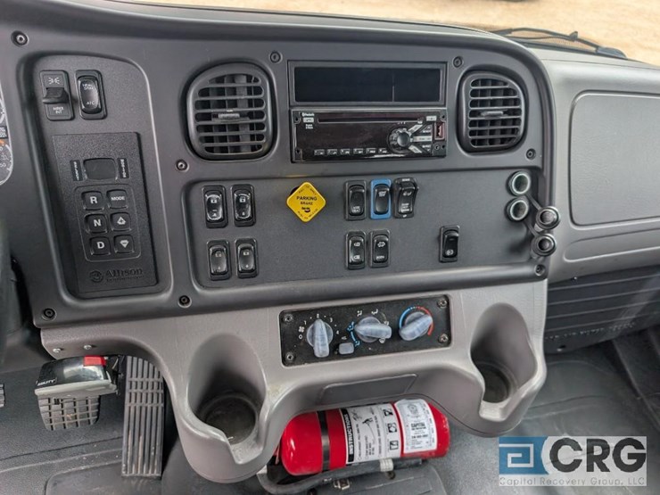 2018-freightliner-m2-stakebed-truck-image-12