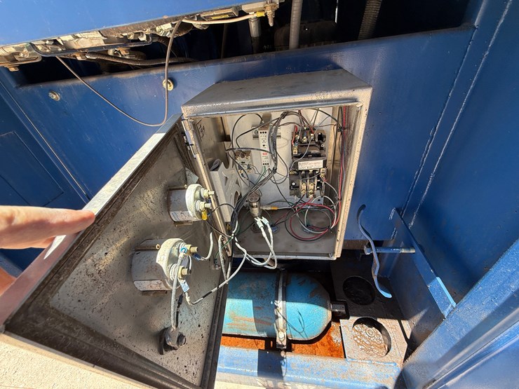 self-contained-20k-wp-grease-injection-unit-combo-p/b-8.4-kw-isuzu-diesel-generator-image-7