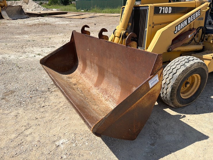 2000-deere-710d-image-149