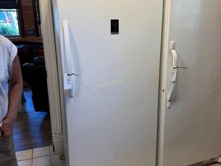 insignia-upright-freezer/fridge-image-1