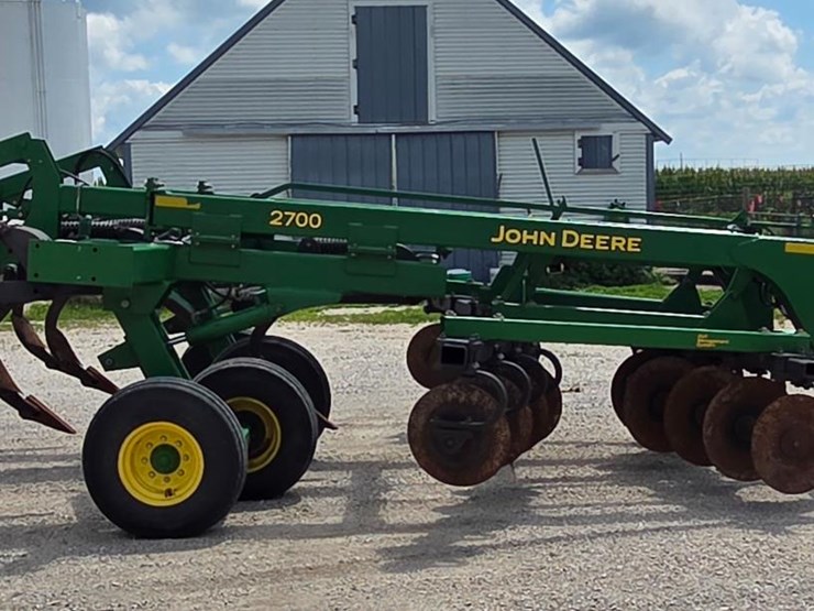 2010-john-deere-2700-image-4