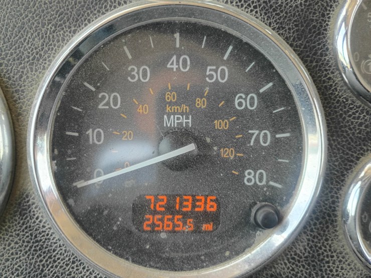 2012-peterbilt-384-image-61