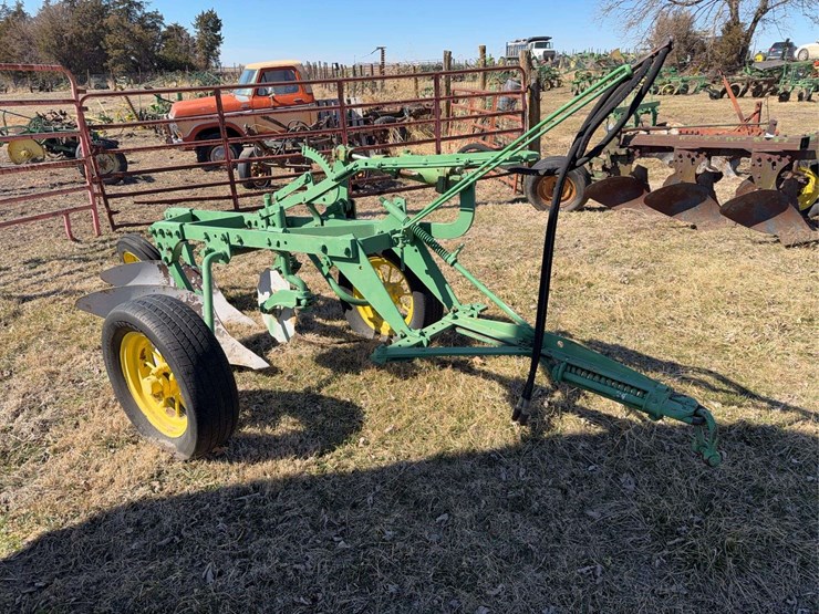 john-deere-pull-type-two-bottom-plow-image-7