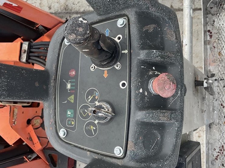 2005-jlg-t350-image-10