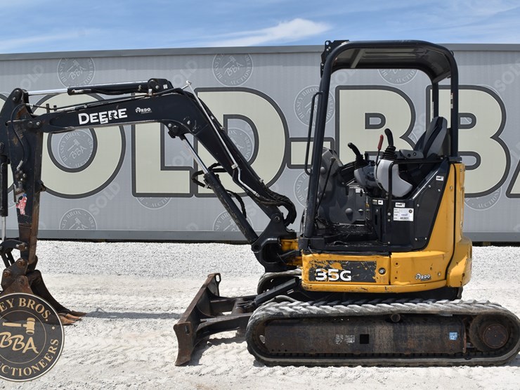 2020-deere-35g-image-2