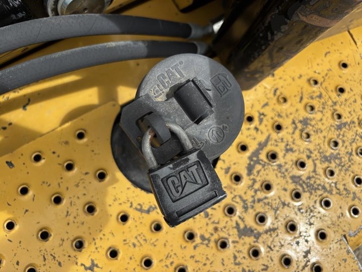 2022-caterpillar-430-image-50