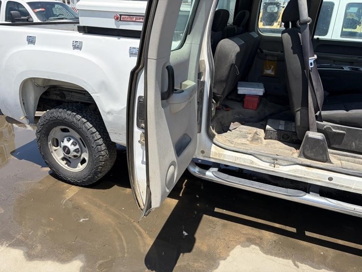2012-gmc-sierra-2500-image-11