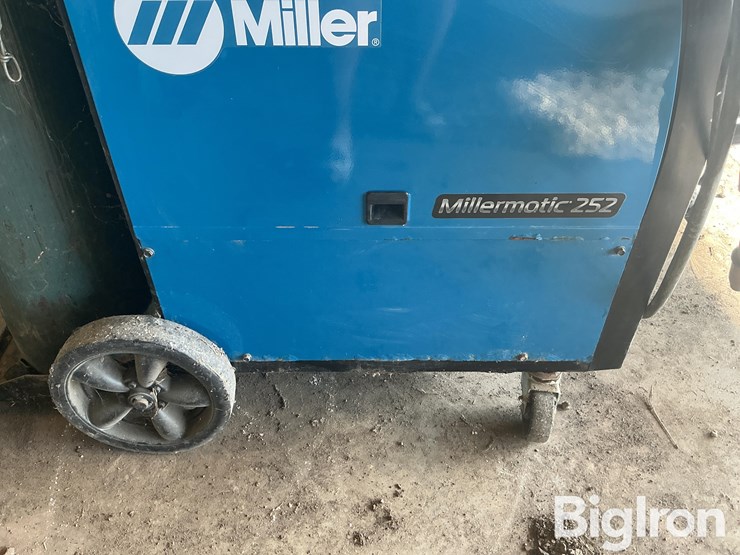 miller-252-wire-feed-welder-image-17