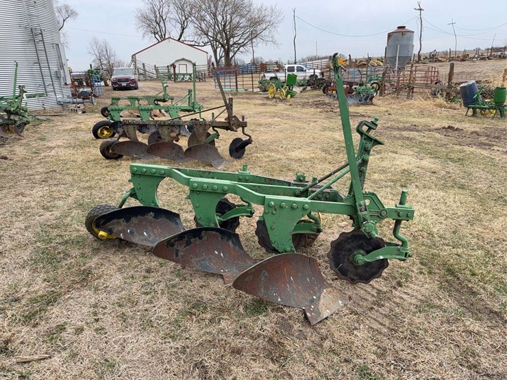 john-deere-three-point-three-bottom-plow-image-6