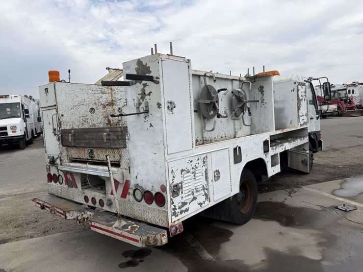 2002-hino-fb1817-image-3