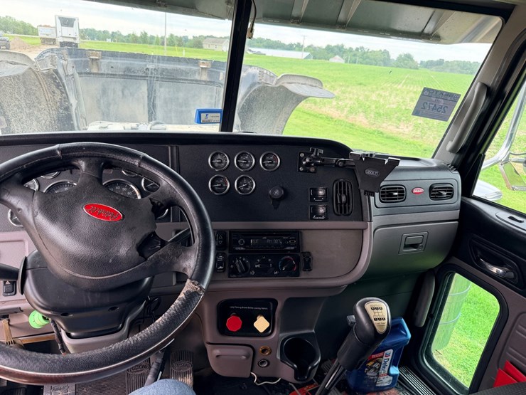 2013-peterbilt-388-image-44