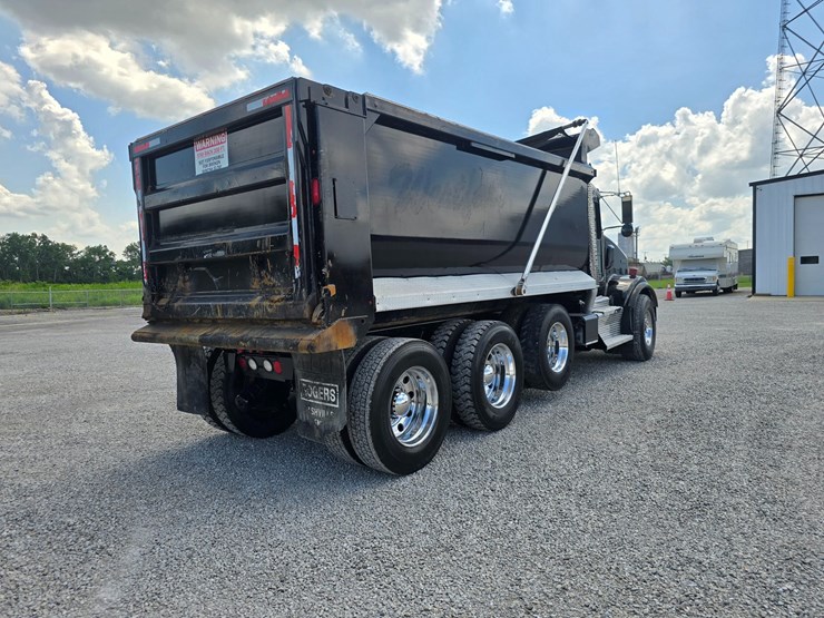 2015-kenworth-t800-image-16