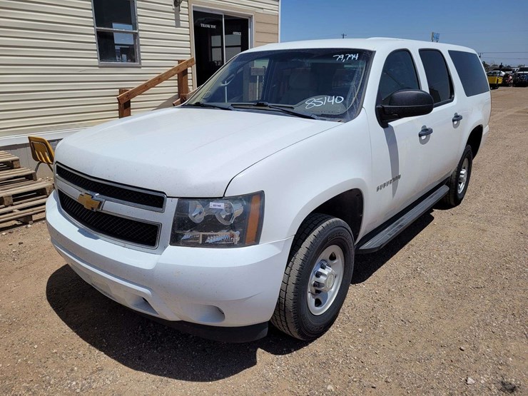 2013-chevrolet-suburban-image-1