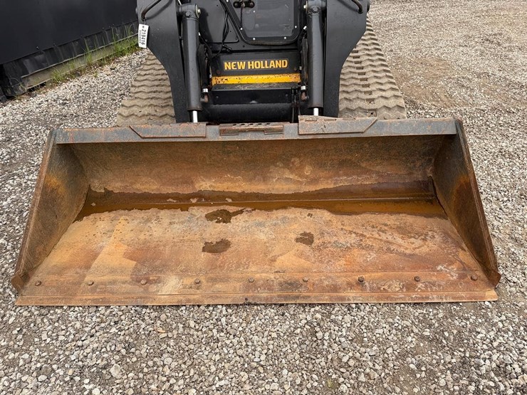 2019-new-holland-c232-image-9