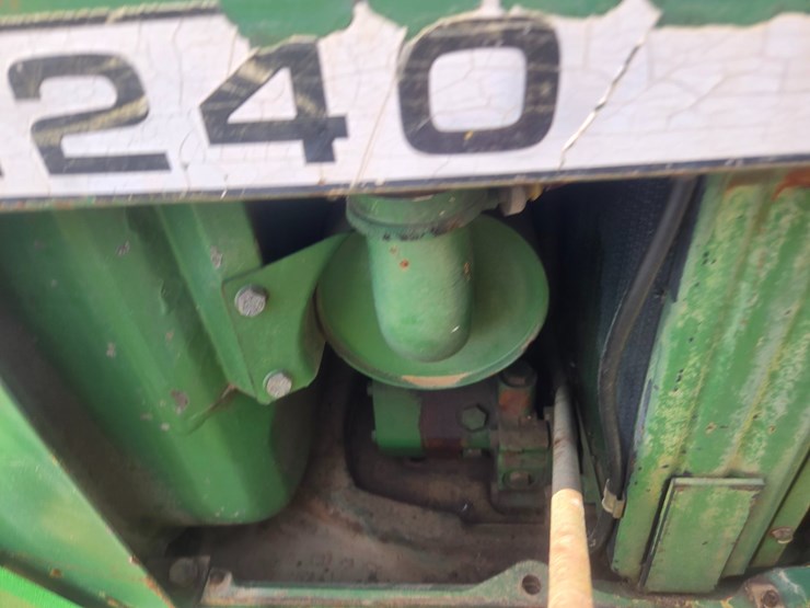 john-deere-2240-image-17