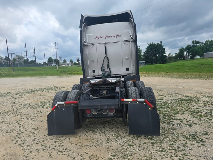 2010-kenworth-t2000-image-13