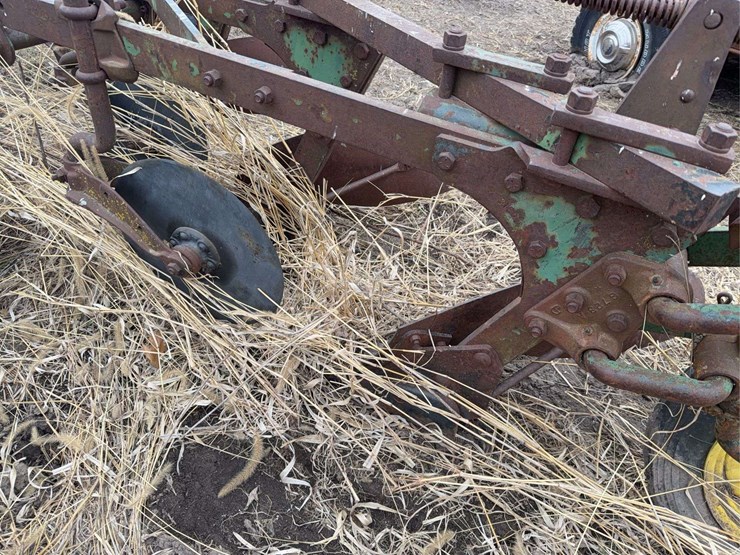 john-deere-pull-type-three-bottom-plow.-image-19