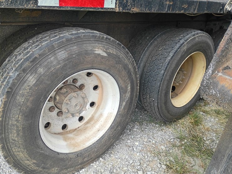 1995-freightliner-fld120-image-103