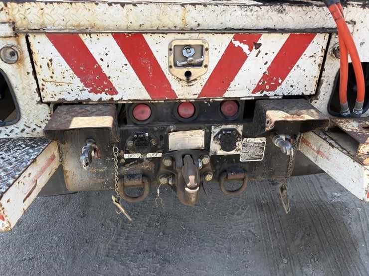 2000-freightliner-fl80-image-28