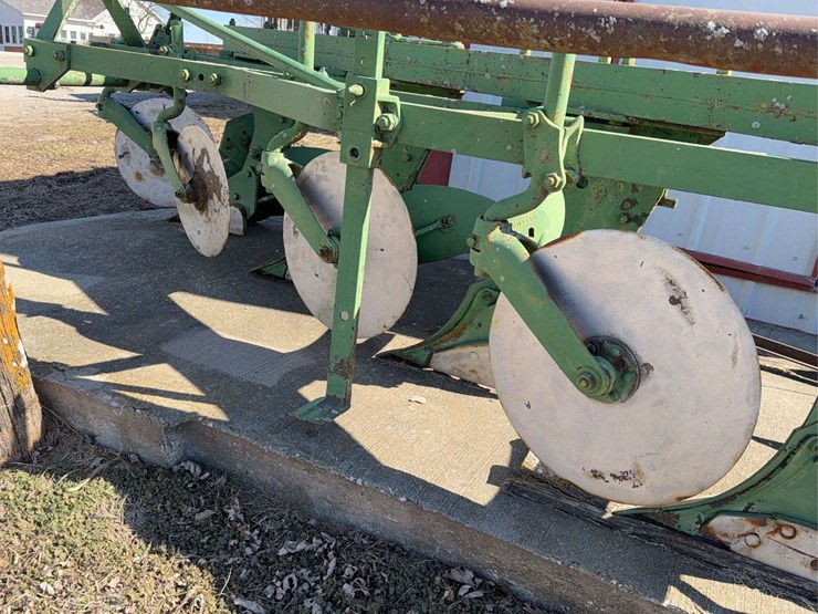 john-deere-three-point-four-bottom-plow-image-13