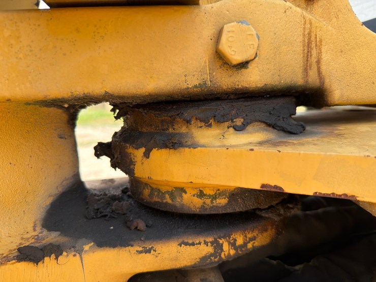 2000-deere-710d-image-89