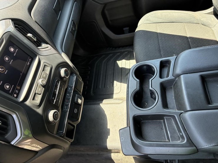 2019-chevrolet-silverado-1500-image-18