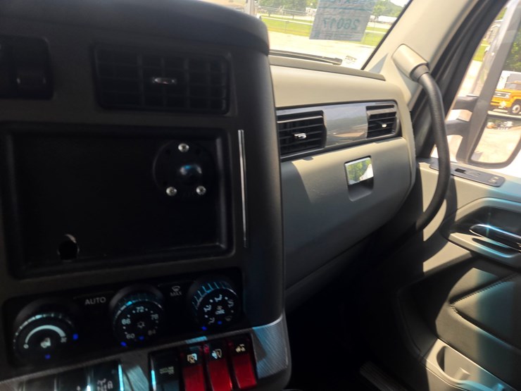 2019-kenworth-t680-image-48