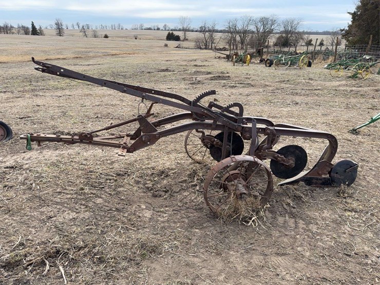 john-deere-two-bottom-plow-image-2