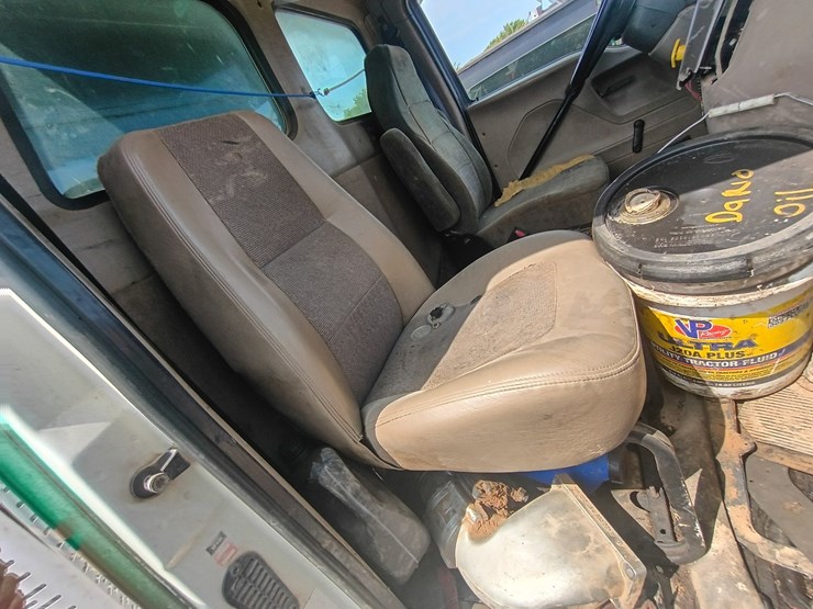 2008-sterling-l9500-image-49