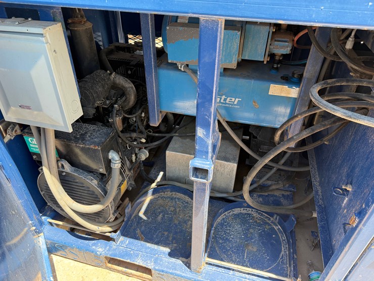 self-contained-20k-wp-grease-injection-unit-combo-p/b-8.4-kw-isuzu-diesel-generator-image-2