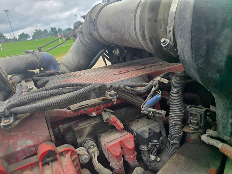 2010-kenworth-t2000-image-37