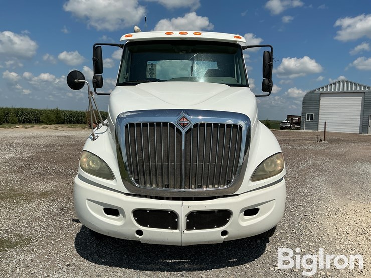2011-international-prostar-image-2