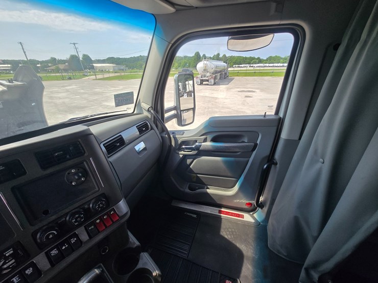 2018-kenworth-t680-image-53
