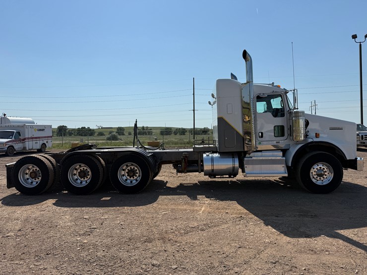2014-kenworth-t800-image-4