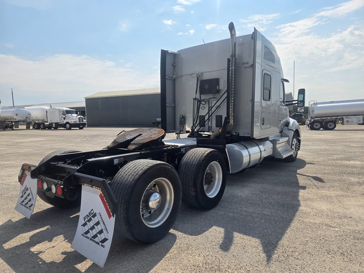 2018-kenworth-t680-image-16