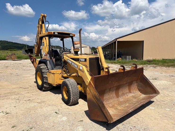 2000-deere-710d-image-14