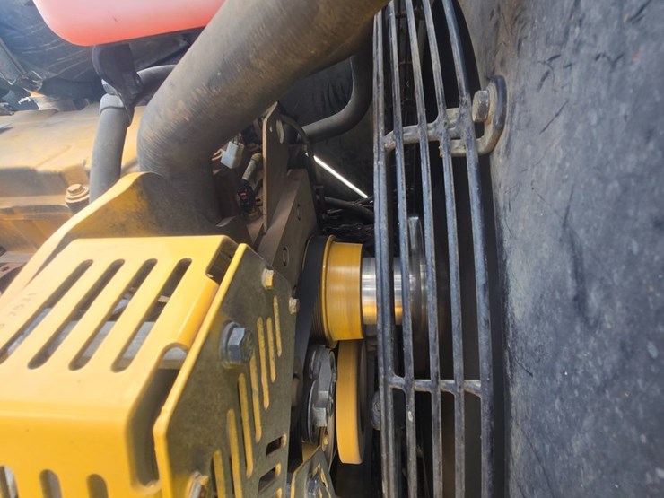 2015-caterpillar-521b-image-34